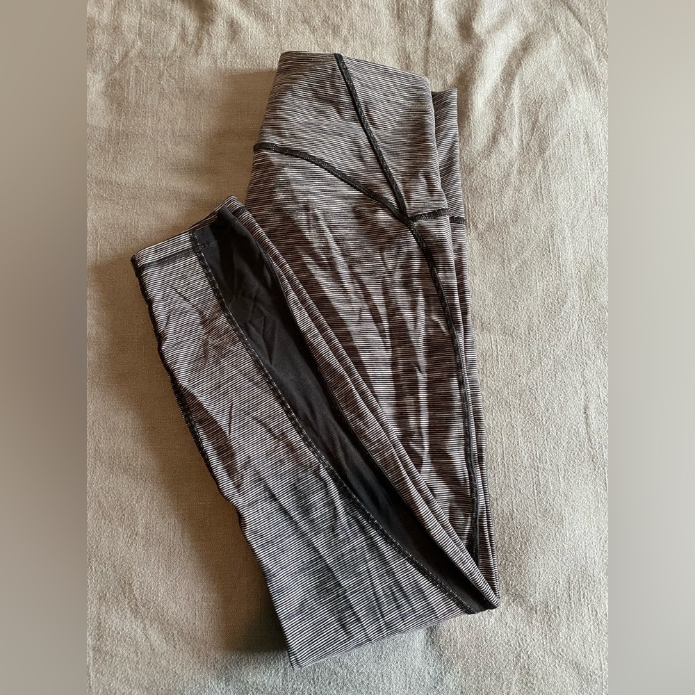 Lululemon Train Time 25” size 8